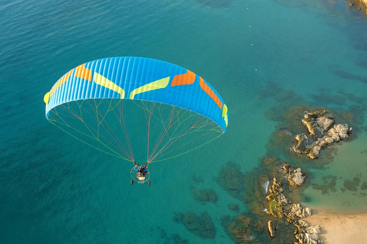 paratriking over the sea coast